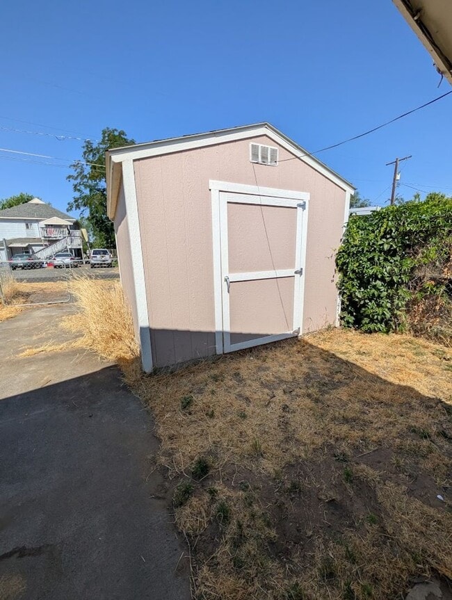 Building Photo - Pet-Friendly Clarkston House with Fenced Yard