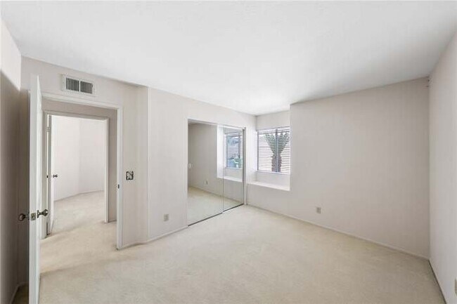 Building Photo - 4930 Frazee Rd