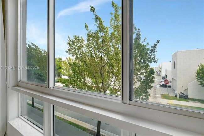 Building Photo - 6630 NW 104th Path