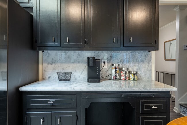 Building Photo - 2431 Weatherford Ct