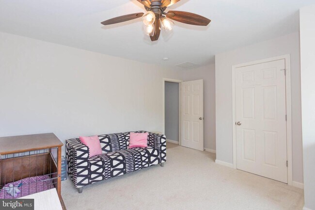 Building Photo - 8061 Side Hill Dr