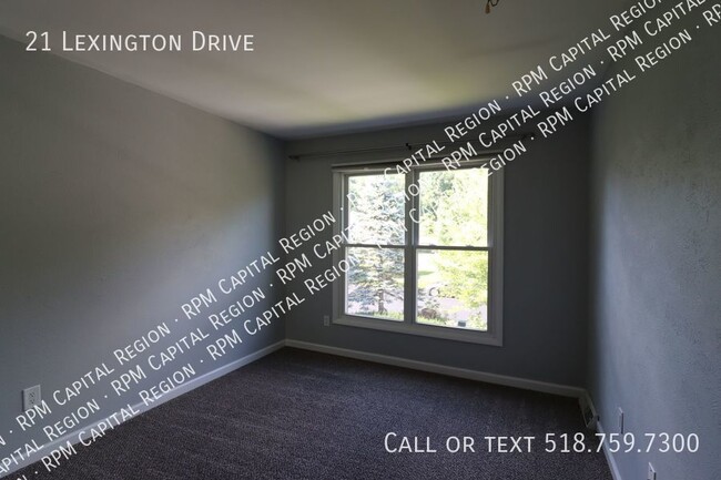 Building Photo - Lexington Drive 3 Bedroom Townhome