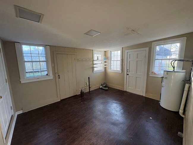 Building Photo - 3209 Glasgow Rd