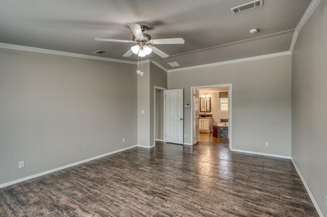 Building Photo - 826 Sandy Mountain Dr