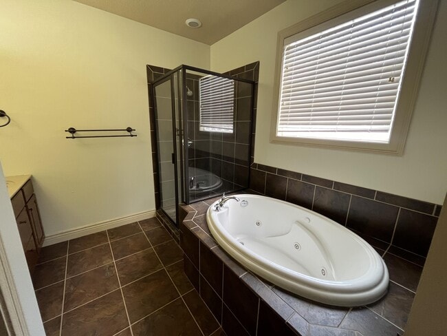 Building Photo - 2606 Stratford Chase Cir