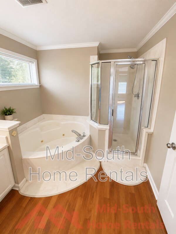 Building Photo - 9901 Woodland Bend Dr