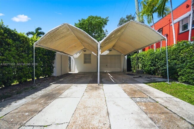 Building Photo - 2300 S Miami Ave
