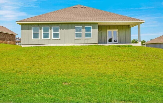 Building Photo - 30872 Semper Dr