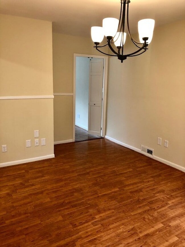 Building Photo - 725 Ashview Dr