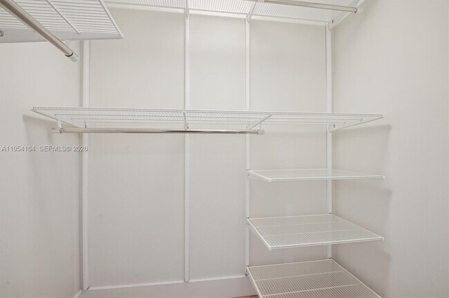 Building Photo - 20225 NE 34th Ct