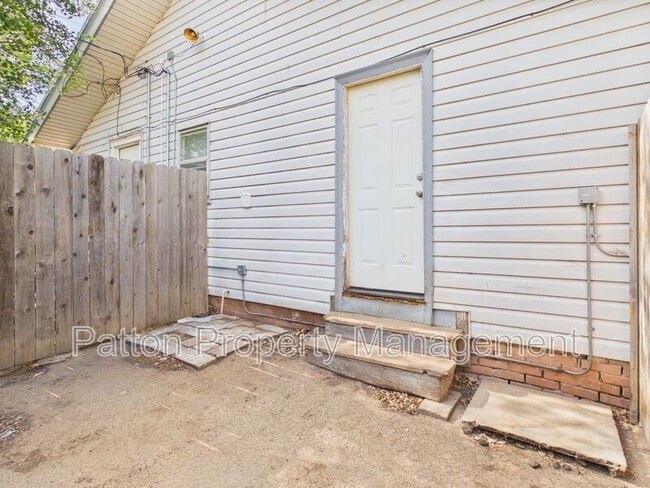 Building Photo - 612 SW 17th Ave