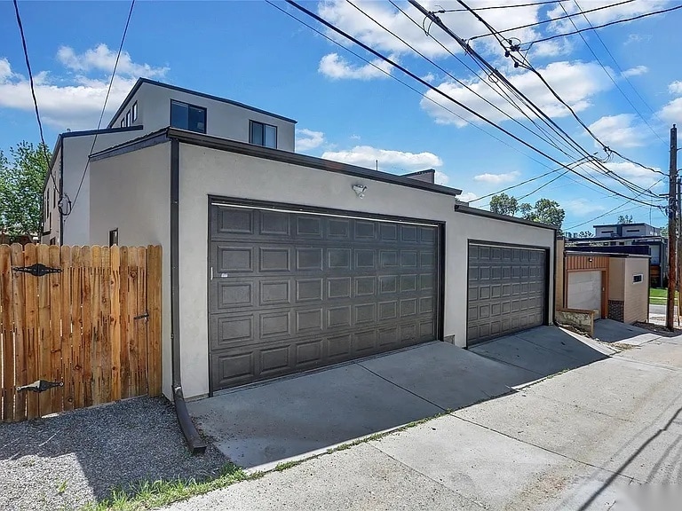 Building Photo - 2713 Grove St