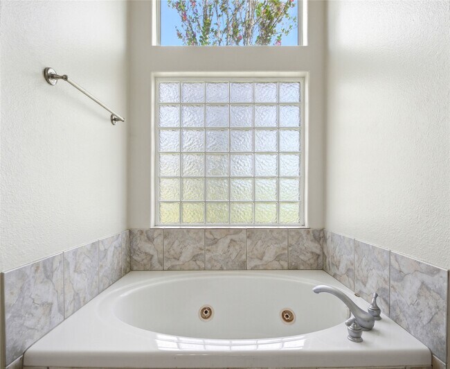 Building Photo - 1702 Fantasy Woods Dr