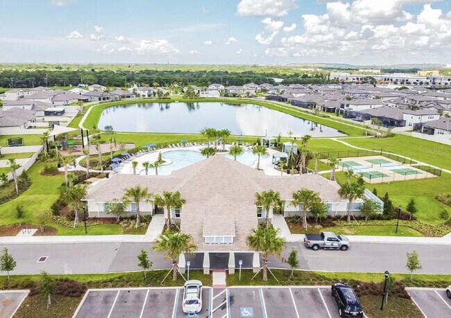 Building Photo - "Discover Spacious Comfort: 4-Bed, 2-Bath Gem in Riverview!"