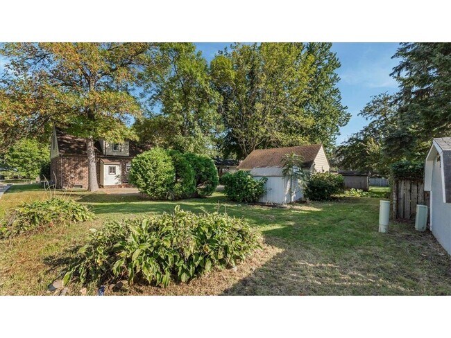 Building Photo - 828 15th St SW