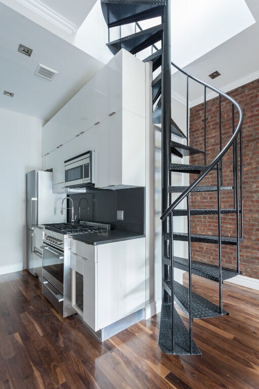 Building Photo - 7 E 75th St