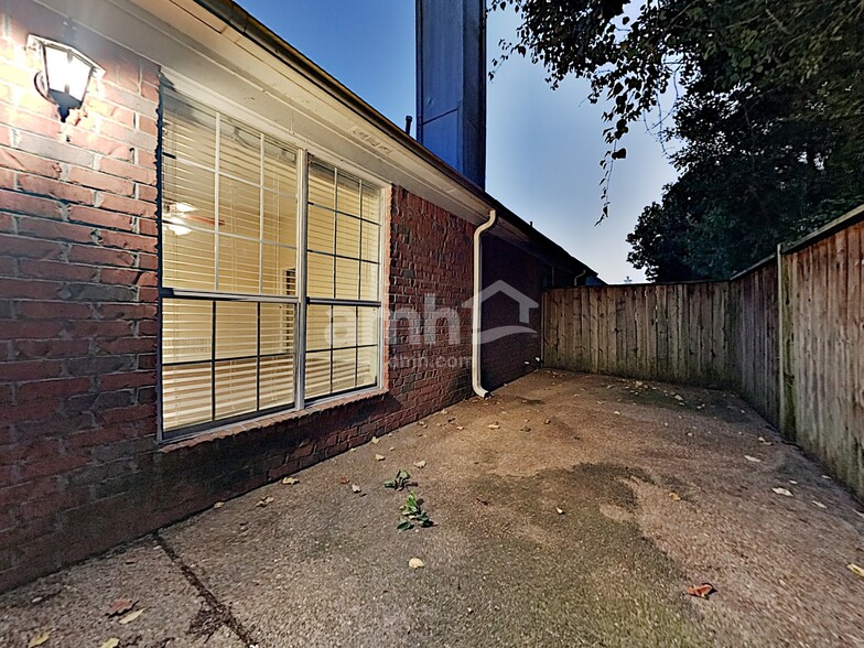 Building Photo - 9357 Bryant Trent Blvd