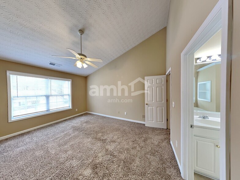 Building Photo - 123 W Skyline Vw