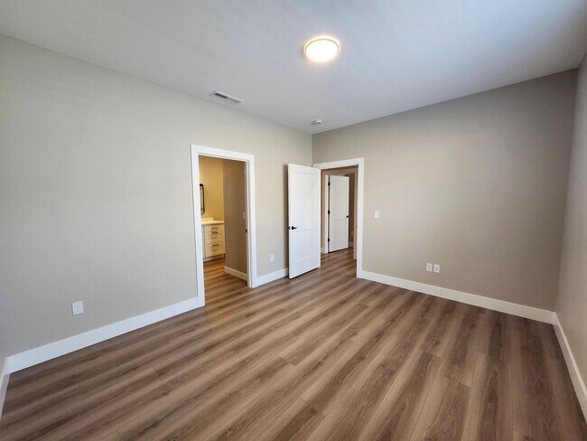 Building Photo - 5225 W Jay St