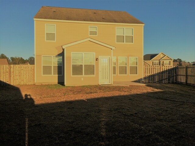 Building Photo - 715 Canyon Dr