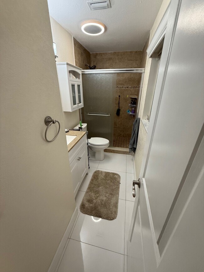 Building Photo - 2504 Ranch Lake Cir