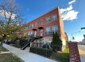 Primary Photo - 759 W Evergreen Ave