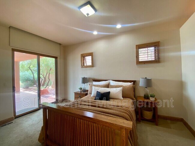 Building Photo - 2336 2336 W Entrada Trail