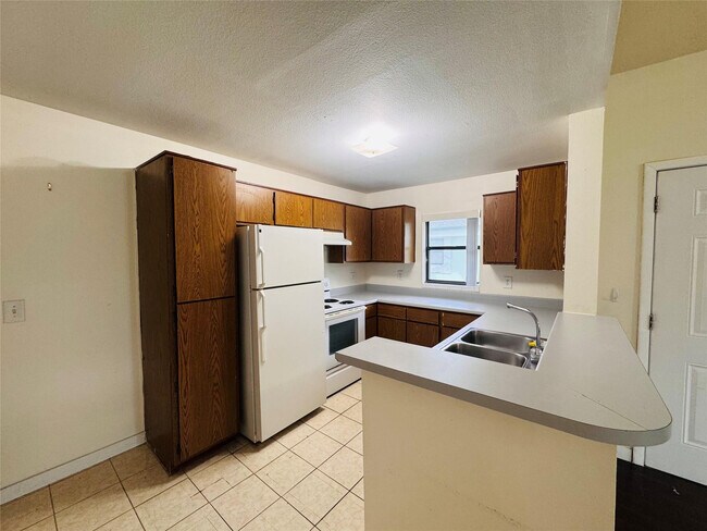 Building Photo - 4090 N Pine Island Rd