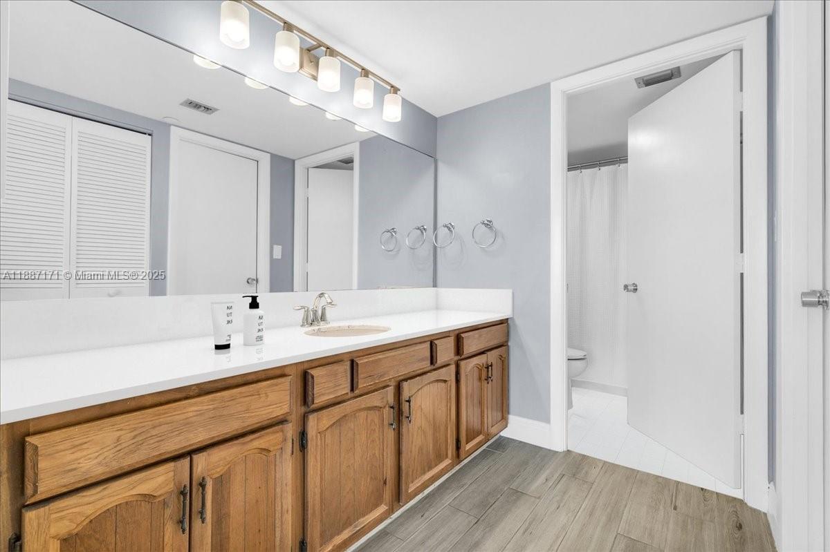 Building Photo - 3200 Port Royale Dr N