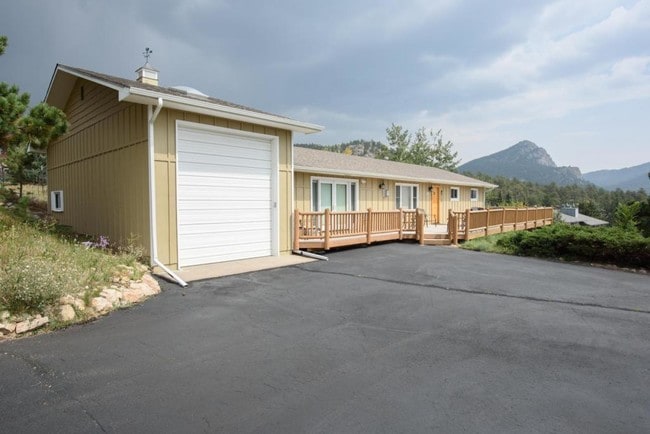 Building Photo - 1821 Raven Ave