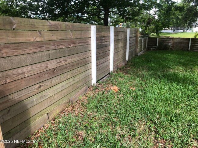 Building Photo - 12887 Dunns View Dr