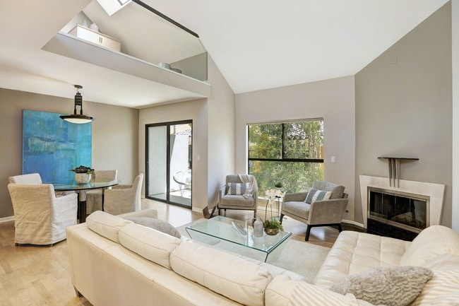 Building Photo - 1235 Yale St