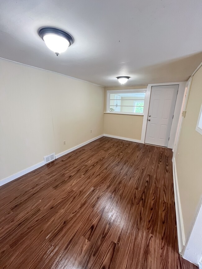 Building Photo - 416 Coffeen St