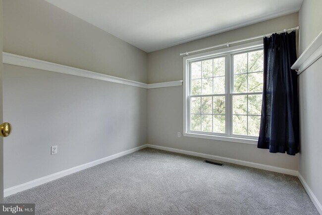 Building Photo - 6213 Stratford Ct