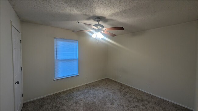 Building Photo - 665 N Betty Jo Dr