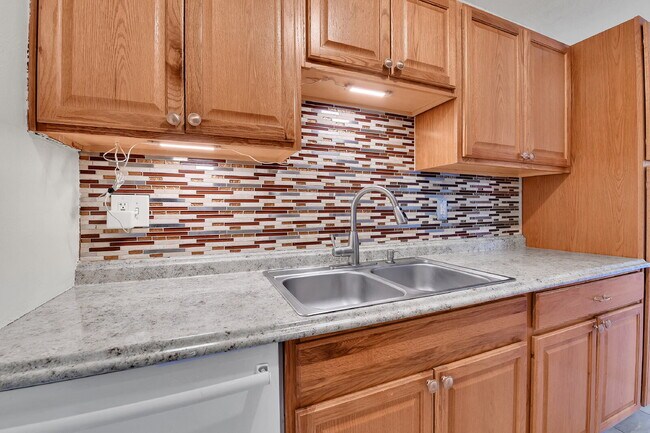 Building Photo - $1,340.95, 2 bed, 1 bath Located in Denver with a washer and dryer + 1/2 off first month rent