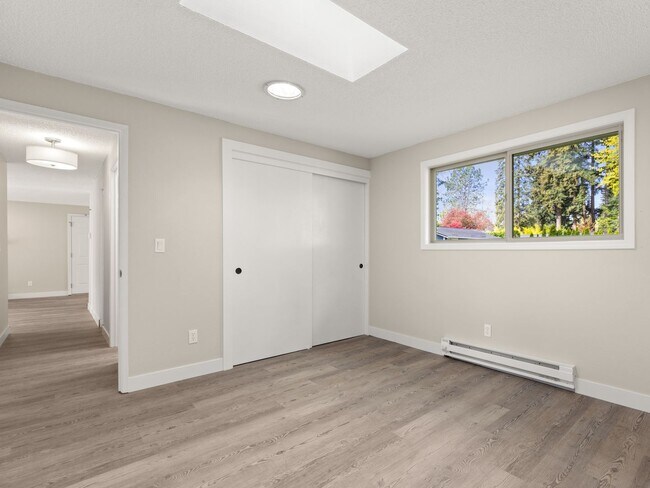 Building Photo - Single-family 3 bedroom home available for...