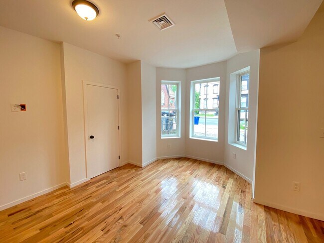 Building Photo - 55 Dubois St