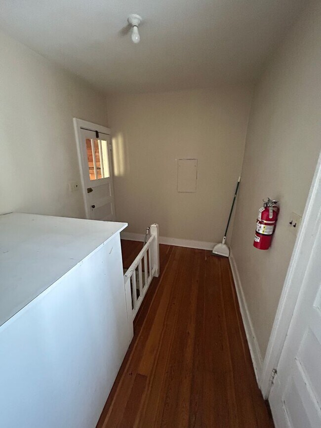 Building Photo - 376 W Washington St