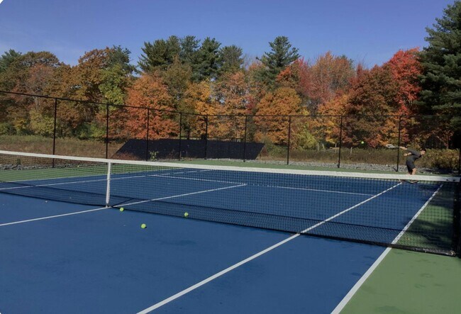 Building Photo - STUNNING HOME IN -POOL-TENNIS COURTS-GYM-PARK