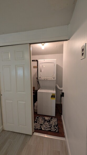 Building Photo - 1029 Cricket Ln