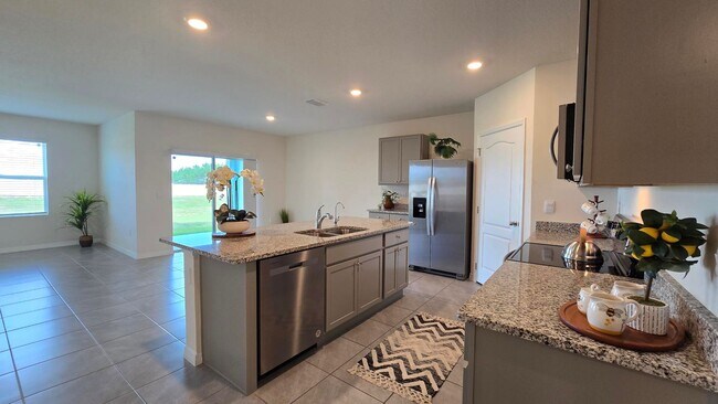Building Photo - Beautiful 4 Bedroom, 2 bath home is Availa...