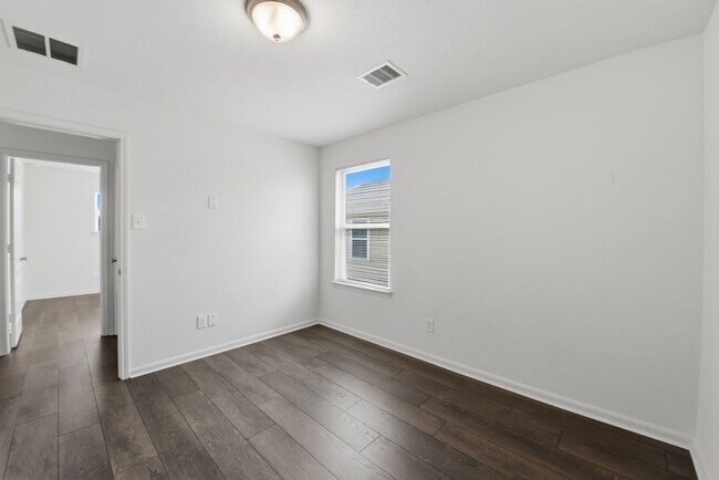Building Photo - 2518 Boxwood Park