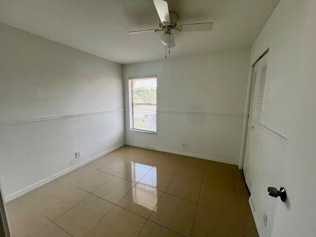 Building Photo - 9431 Boca Cove Cir