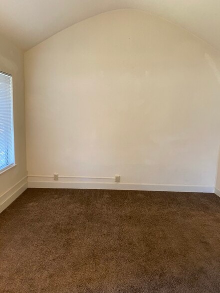 Building Photo - 224 Elefa St