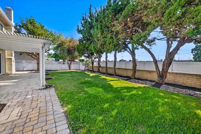 Building Photo - 13324 San Martin Pl