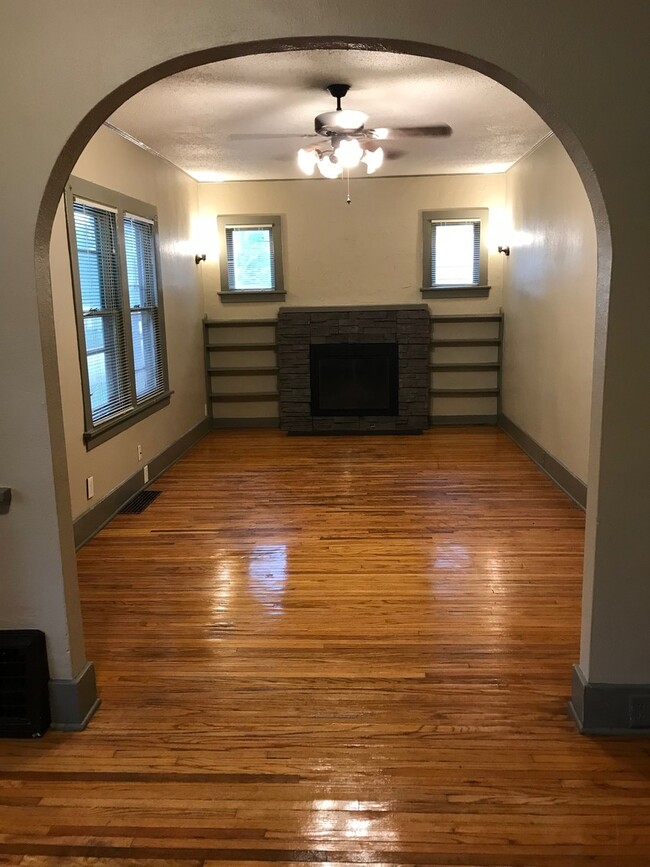 Building Photo - Updated Unique Charming Home! Next to Augu...