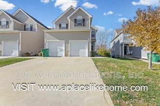 Building Photo - 2216 SW Rambling Vine Rd