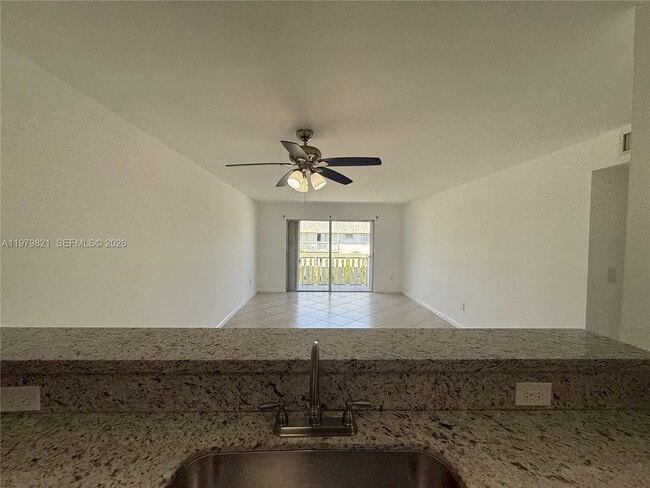 Building Photo - 15201 NE 6th Ave