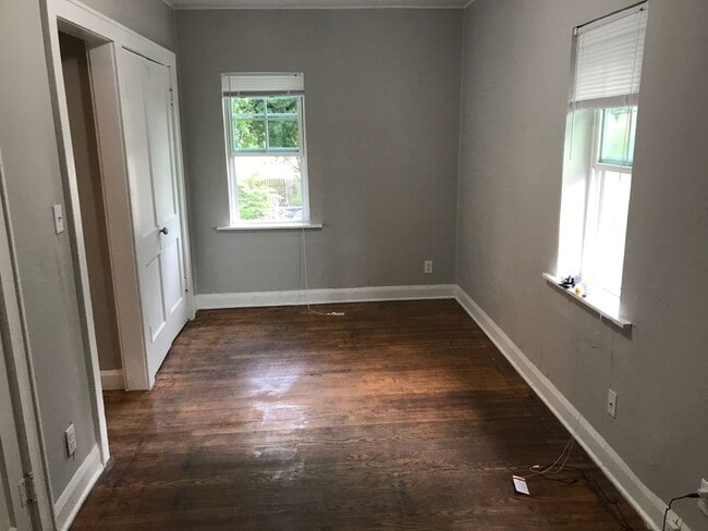 Building Photo - Cozy 2-Bedroom House **$300 Off Move In Sp...